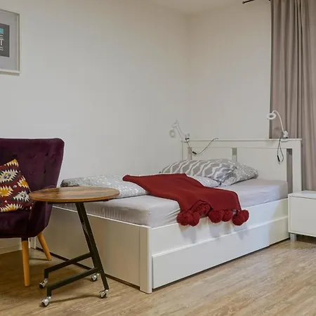 1 Mit Der Terrasse In Der Innenstadt * 威斯巴登